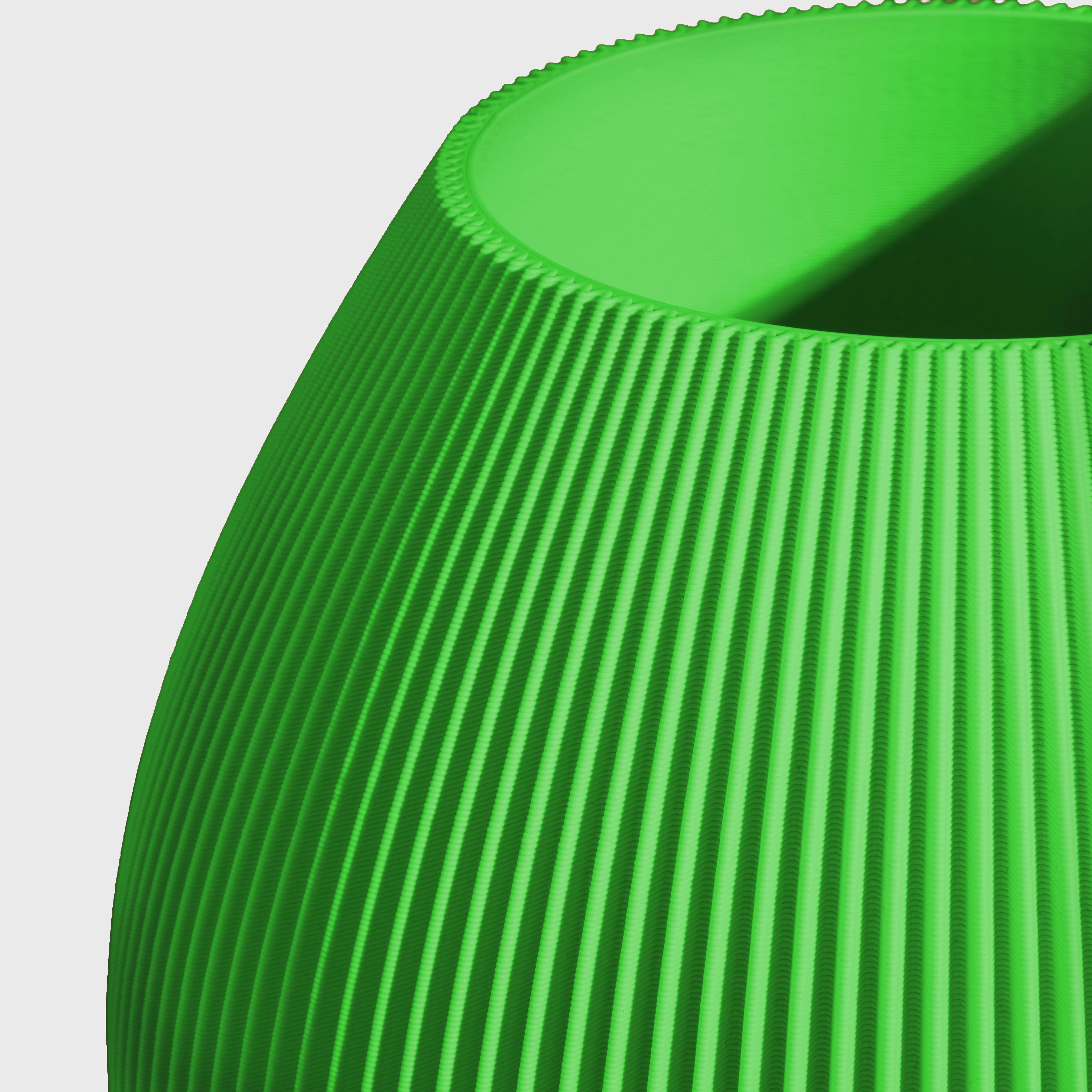 bauchige Vase RUND mit feiner Rillenstruktur in Nahaufnahme #farbe_grün
