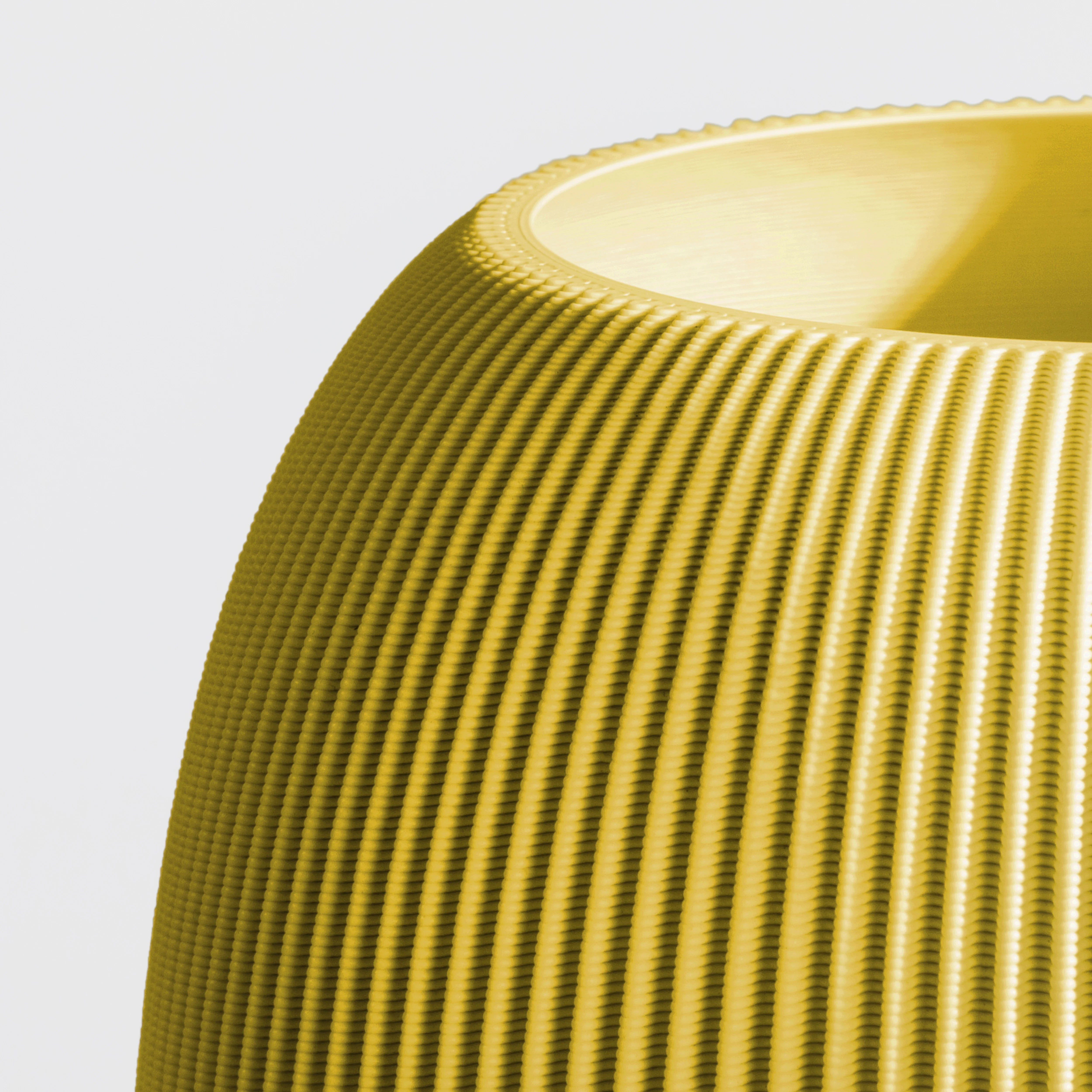 Vase PILLE aus 3D Druck mit feiner Rillenstruktur in Nahaufnahme #farbe_gelb